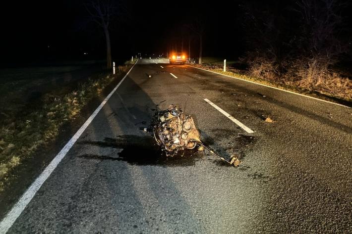 Motorblock aus dem Fahrzeug geschleudert