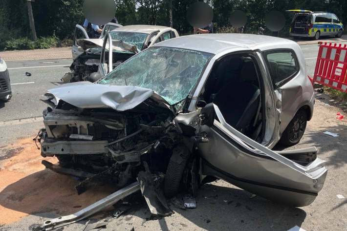 Beide Fahrer wurden schwer verletzt.