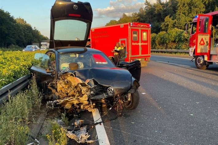 Der Motor des Beetle wurde durch die Kollision herausgerissen.