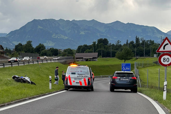 Der Motorradlenker blieb beim Unfall unverletzt.