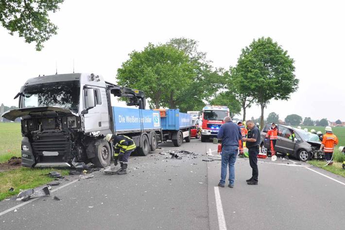  Der Fahrer des PKW erlitt schwere Verletzungen und kam ins Krankenhaus
