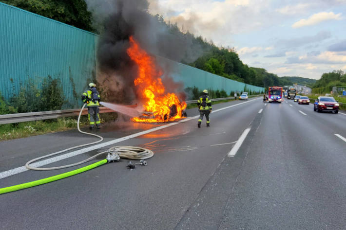 PKW bei Brand auf der A1 bei Gevelsberg zerstört