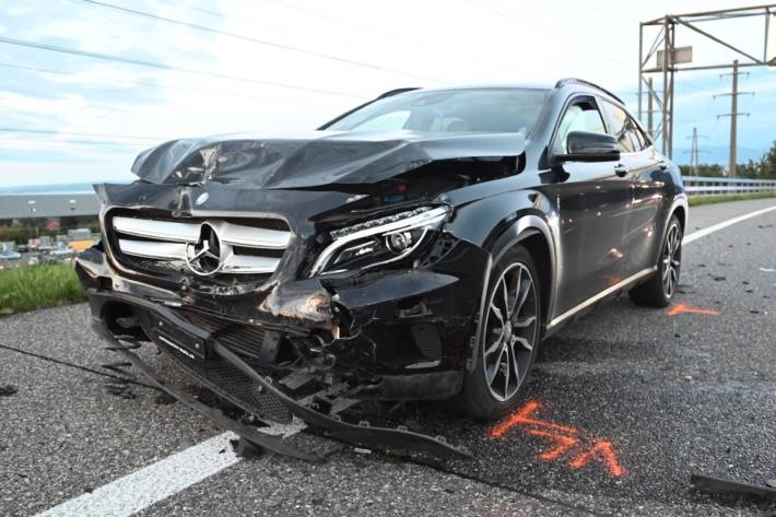 Eine Person verletzte sich bei der Kollision auf der A1.