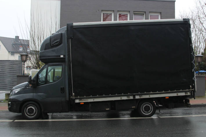 Der Transporter war völlig überladen.