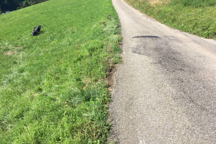 Ohne Helm war der Fahrer unterwegs.