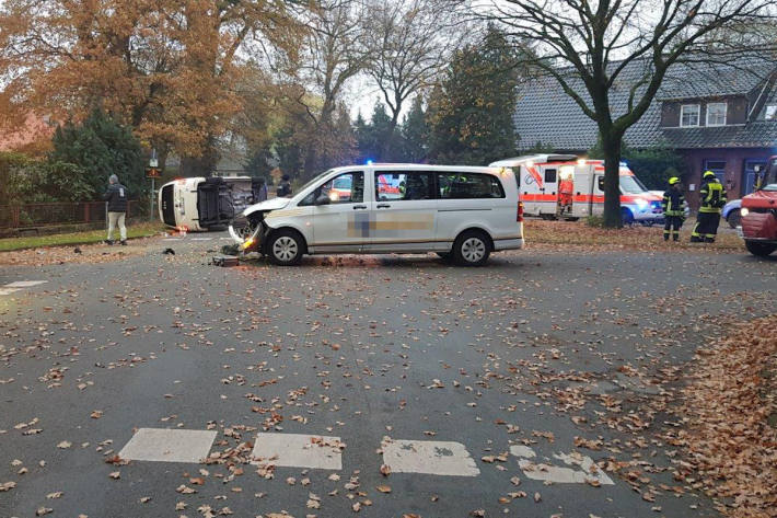 Kleinbus mit Schulkindern in Unfall verwickelt Bothel