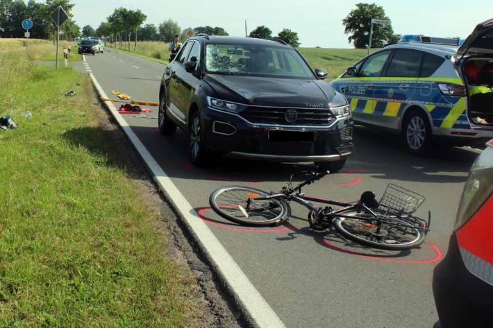 Lebensgefährliche Verletzungen hat in Espelkamp ein 13 Jahre alter Radfahrer  bei der Kollision mit einem Auto erlitten