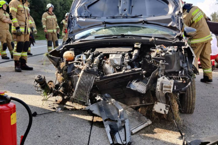 Vier Personen wurden beim Unfall verletzt.