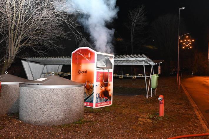 Kleidercontainer an der Mitteldorfstrasse