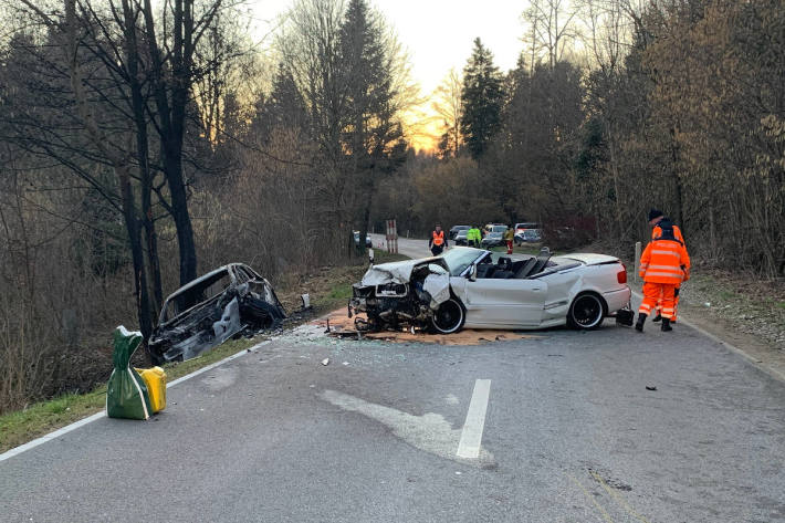 Verkehrsunfall fordert zwei Verletzte bei Aathal-Seegräben