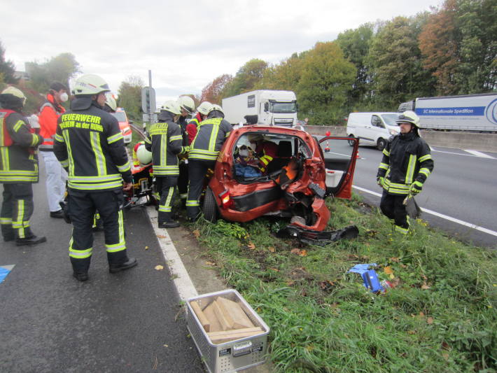 Unfall mit zwei verletzten Personen auf der A40