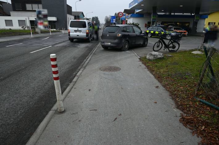 Ein E-Bike-Lenker wurde in Diepoldsau SG verletzt.