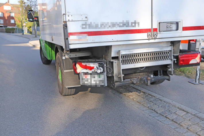 Beschädigter Lieferwagen nach Unfall auf der Oberstrasse in St. Gallen