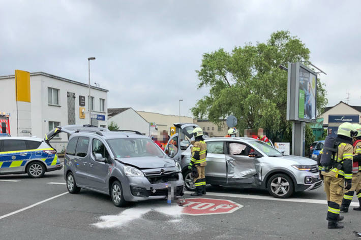 Zwei Personen nach Verkehrsunfall verletzt in Hilden