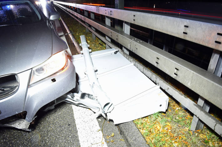 Herumliegende Teile beschädigten andere Fahrzeuge 