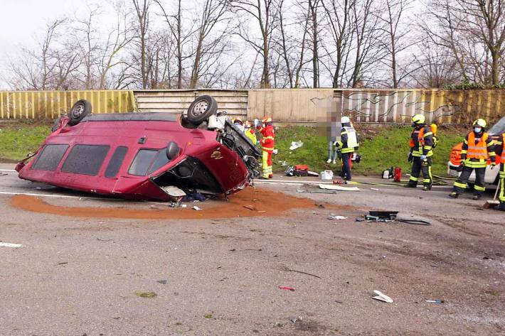 Umgehend wurden alle Verletzten durch den Oberhausener Rettungsdienst versorgt und in die entsprechenden Krankenhäuser transportiert