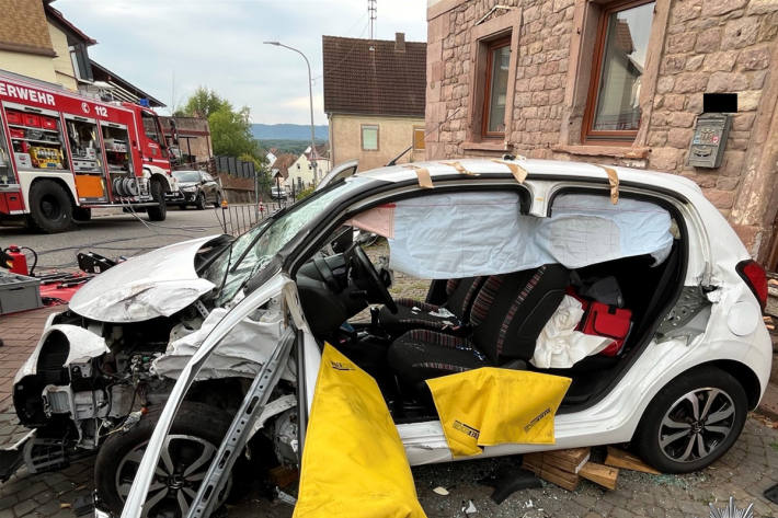 Die Fahrerin des Pkw wurde glücklicherweise nur leicht verletzt.