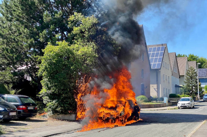 Fahrzeugbrand in der Kühlingstraße in Iserlohn