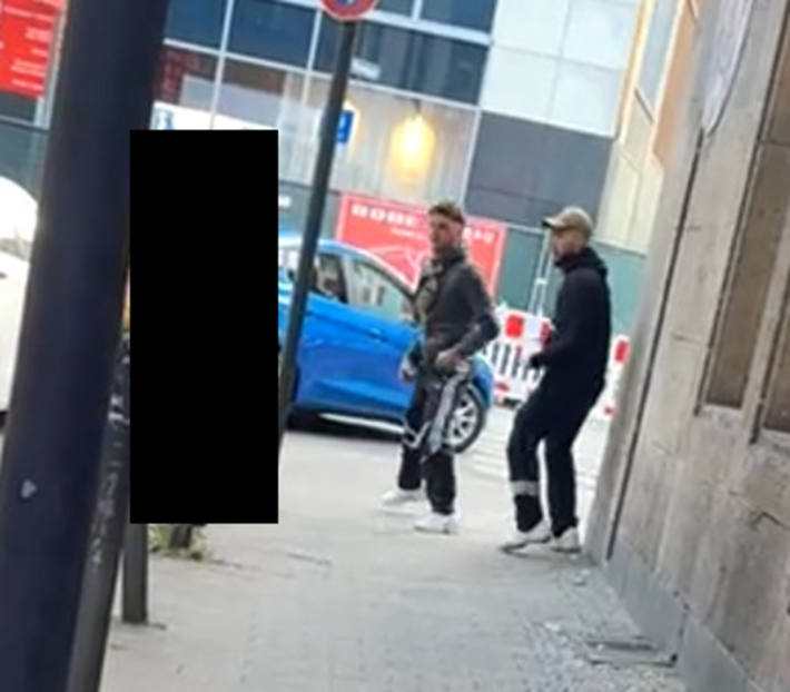 Die Gesuchten sind möglicherweise bewaffnet.