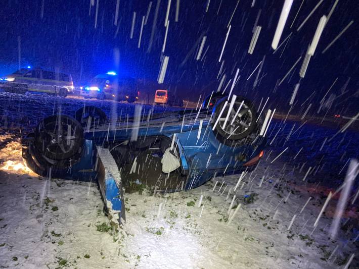 Auto mehrfach überschlagen