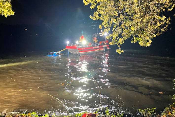 Der Pkw befand sich rund 50 Meter entfernt vom Ufer.