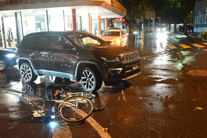 Velo kollidiert mit Auto in Buchs