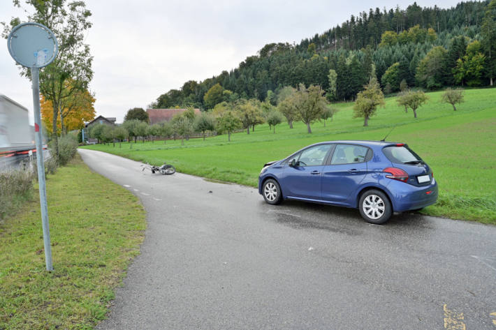 Frontalkollision zwischen Auto und Mofa