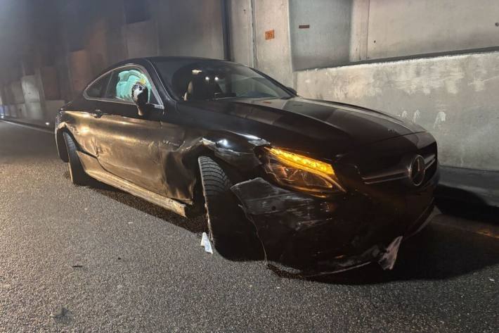 Das Fahrzeug wurde stark beschädigt