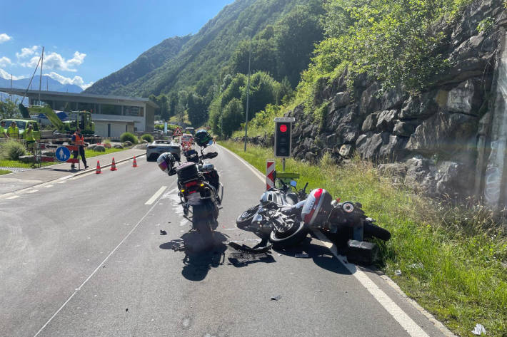 Drei Verletzte bei Auffahrkollision in Brunnen