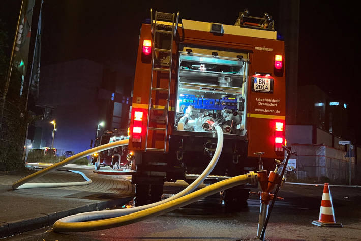 Der Brand brach gegen Mitternacht in dem Müllbunker aus.