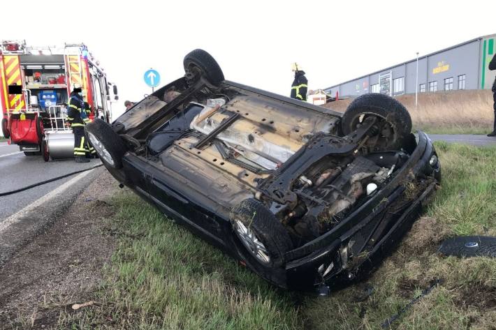 Der Beifahrer wurde leicht verletzt.