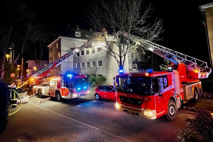 Wohnungsbrand im zweiten Obergeschoss eines Mehrfamilienhauses in Essen 