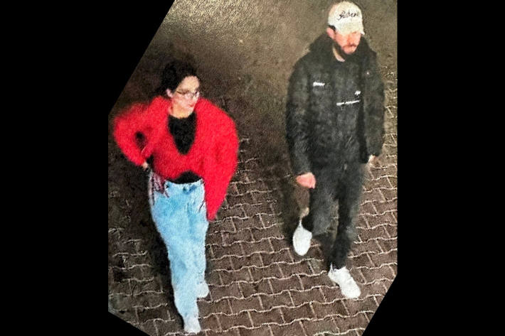 Sie sollen einen Mann stundenlang misshandelt und erpresst haben.