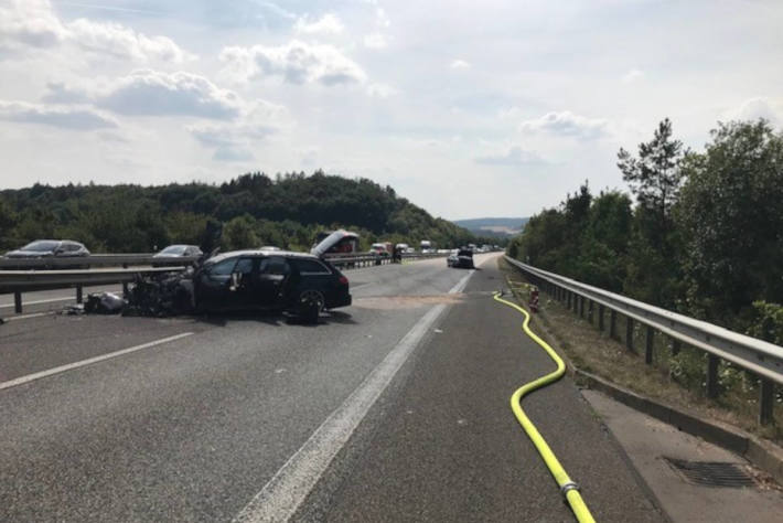 Schwerer Verkehrsunfall fordert 5 teils schwer verletzte Personen auf der A64 bei Langsur-Mesenich
