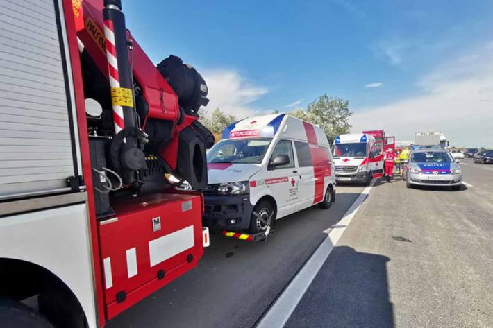 Bei Ankunft der Feuerwehr waren keinen Personen in den Fahrzeugen eingeschlossen