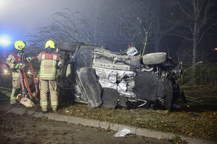 Beide Männer wurden im Wrack eingeklemmt.