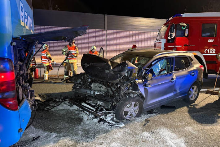 Die Feuerwehr sicherte die Unfallstelle ab.