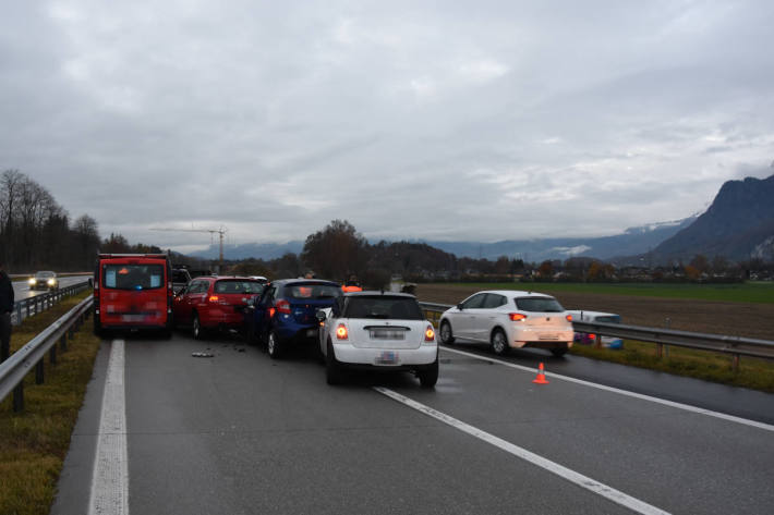 Mehrere zehntausend Franken Sachschaden bei Unfällen auf der A13