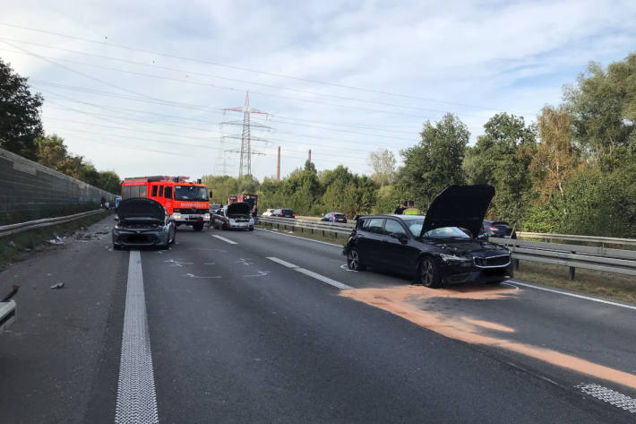 Schwerer Verkehrsunfall mit 11 Verletzten auf der A31 – Rettungshubschrauber im Einsatz