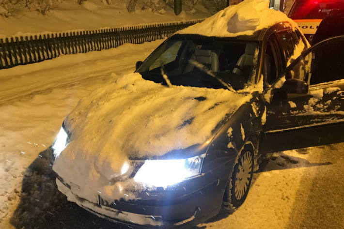 28 cm Schnee auf dem Autodach.