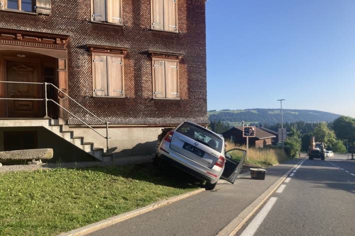 Am Auto dürfte ein Totalschaden entstanden sein 