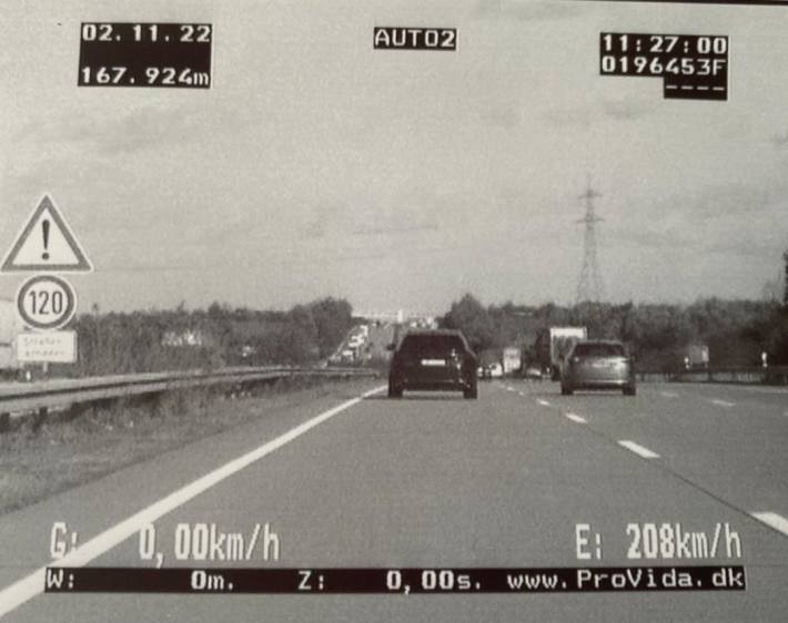 Autobahnpolizei stoppt Sportwagen mit über 200 km/h auf der A9 Richtung Berlin