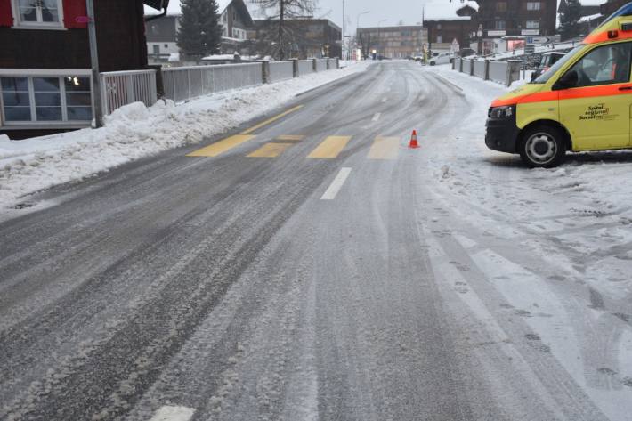 In Sedrun hat sich heute ein Unfall zwischen einem Lieferwagen und einem Fussgänger zugetragen.