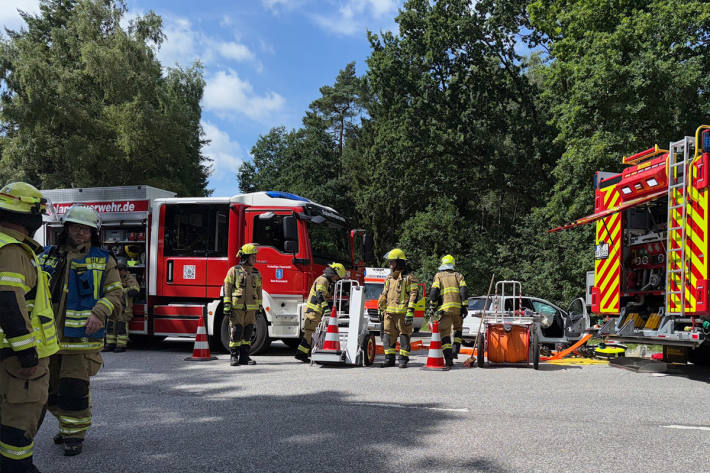 Einsatzkräfte von Feuerwehren und Rettungsdienst arbeiteten zusammen.