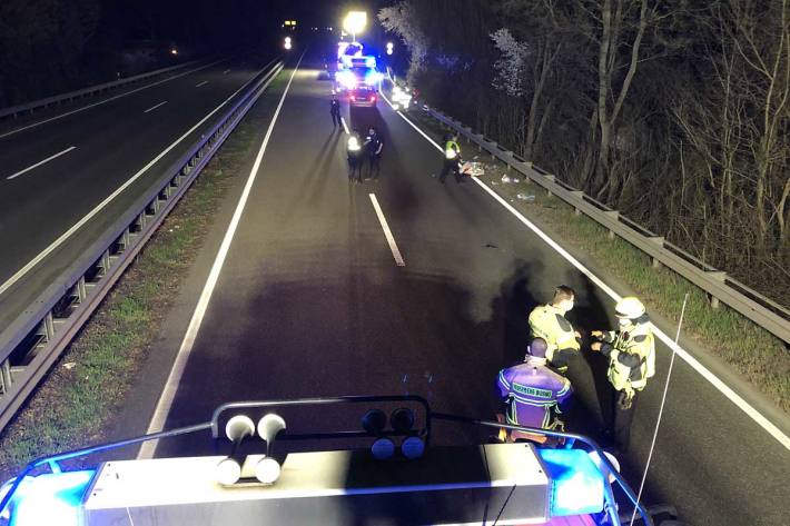 Die B9 musste bis 05:00 Uhr in Fahrtrichtung Worms für die Unfallaufnahme gesperrt werden