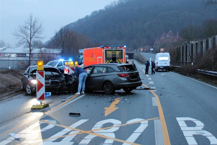 Autofahrer überholt in Baustelle auf der B482 bei Porta Westfalica