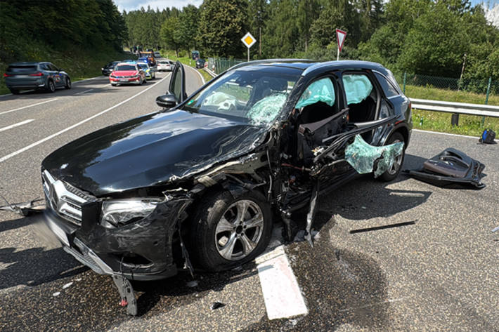An diesem Fahrzeug entstand erheblicher Sachschaden.