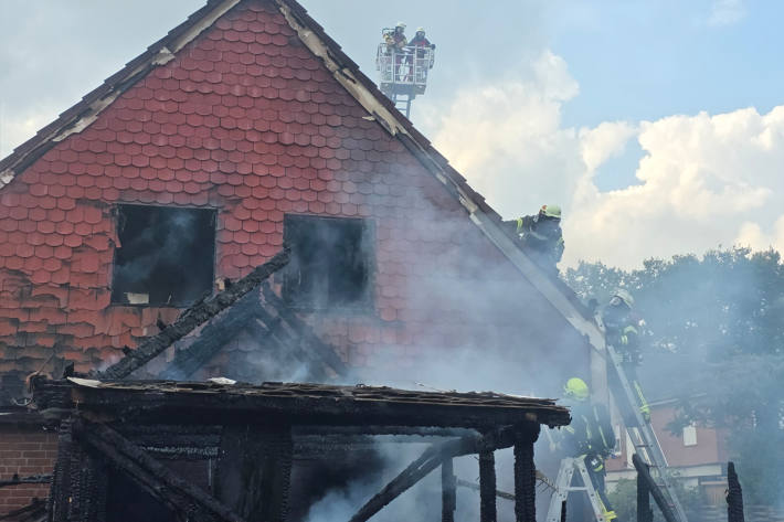 Der Brand entstand im Anbau des Hauses.