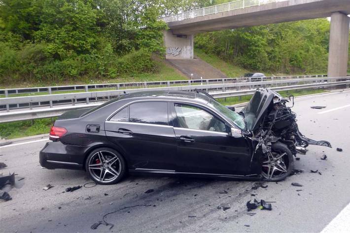 19-Jähriger prallt auf Sattelzug in Freimersheim