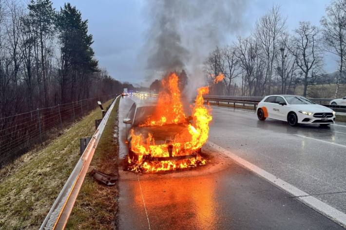 In Haag SG brannte es auf der Autobahn A13.